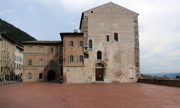 Die gotische Architektur des Palazzo Pretori in Gubbio - Gubbio | Secret World Trip Planner