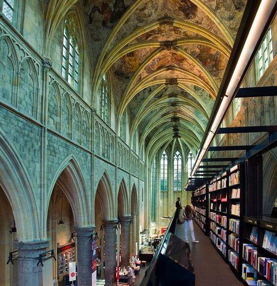 Maastricht: Selexyz Dominicanen bookstore — Maastricht