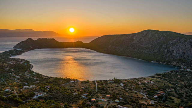 イライオウ湖 - Loutraki | Secret World Trip Planner