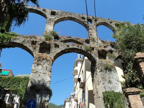 Middeleeuws Aquaduct — Salerno