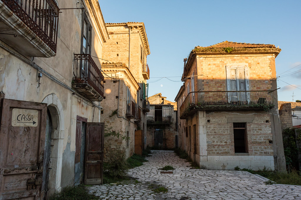 Apex, la ciudad fantasma - Apice Vecchio | Secret World Trip Planner