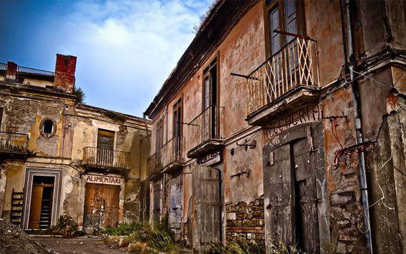 Apex, la ciudad fantasma - Apice Vecchio | Secret World Trip Planner