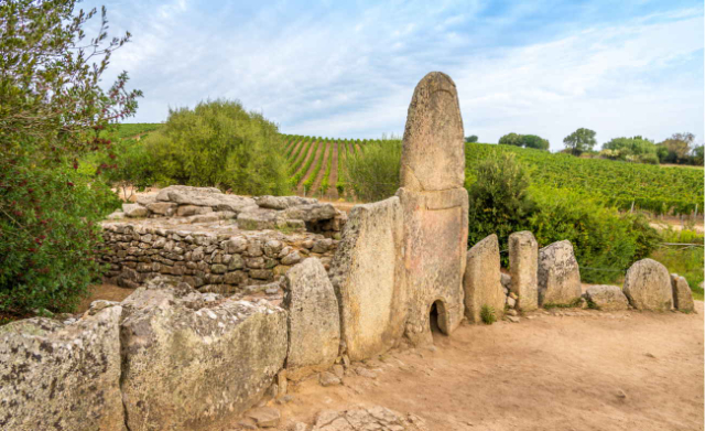 Het graf van de reuzen van Coddu Vecchiu - 07021 Arzachena SS | Secret World Trip Planner