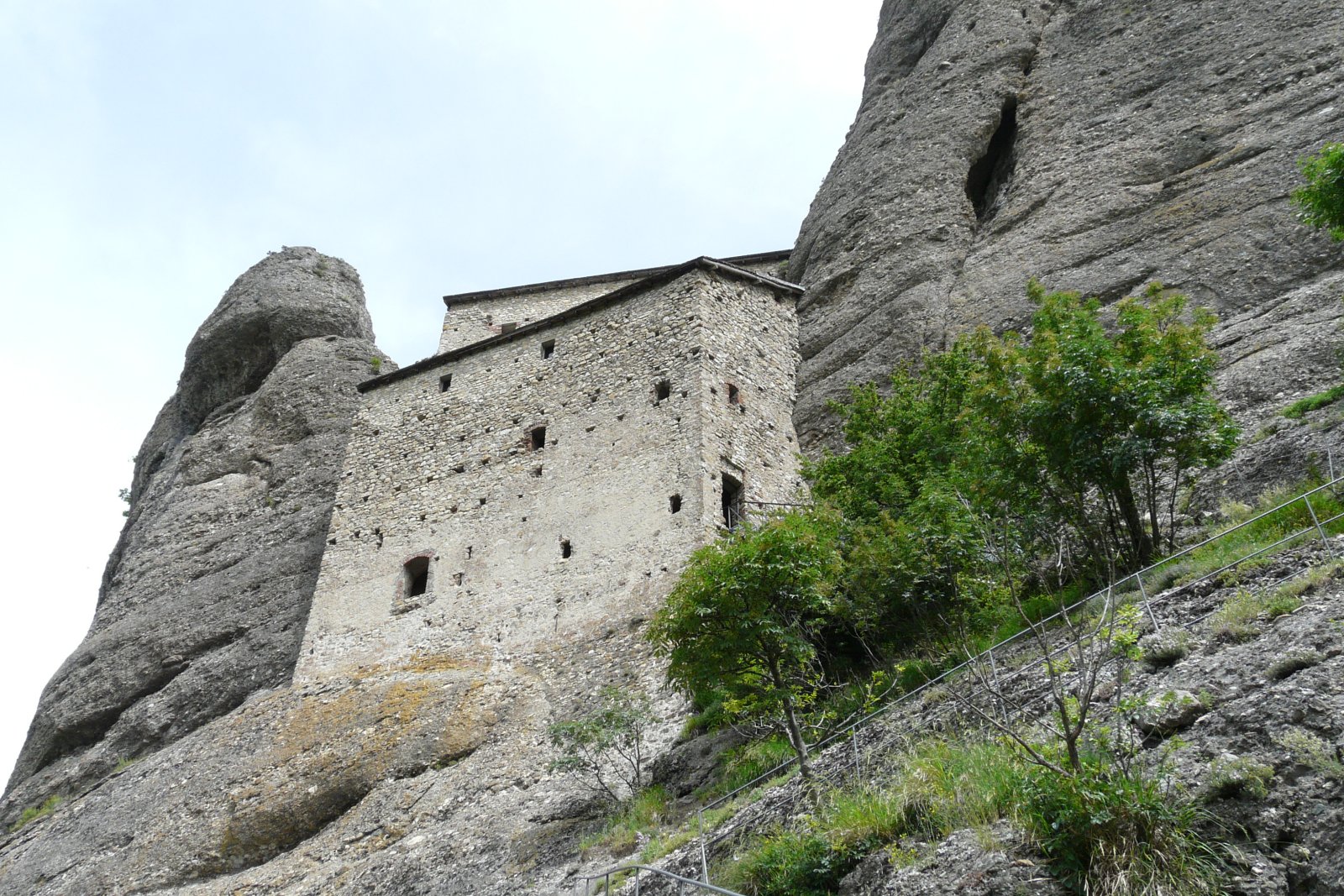 Val Vobbia | Burg aus Stein - Vobbia | Secret World Trip Planner