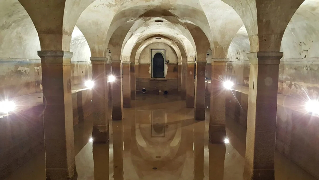 Hadrian's Reservoir: Ein unterirdisches Filmerlebnis - Athina | Secret World Trip Planner