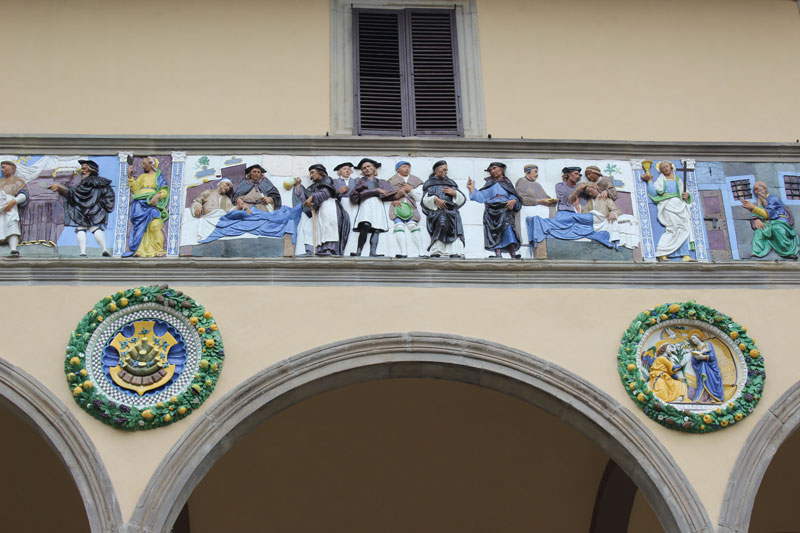 Robbiano fries van het Ospedale Del Ceppo - Pistoia | Secret World Trip Planner