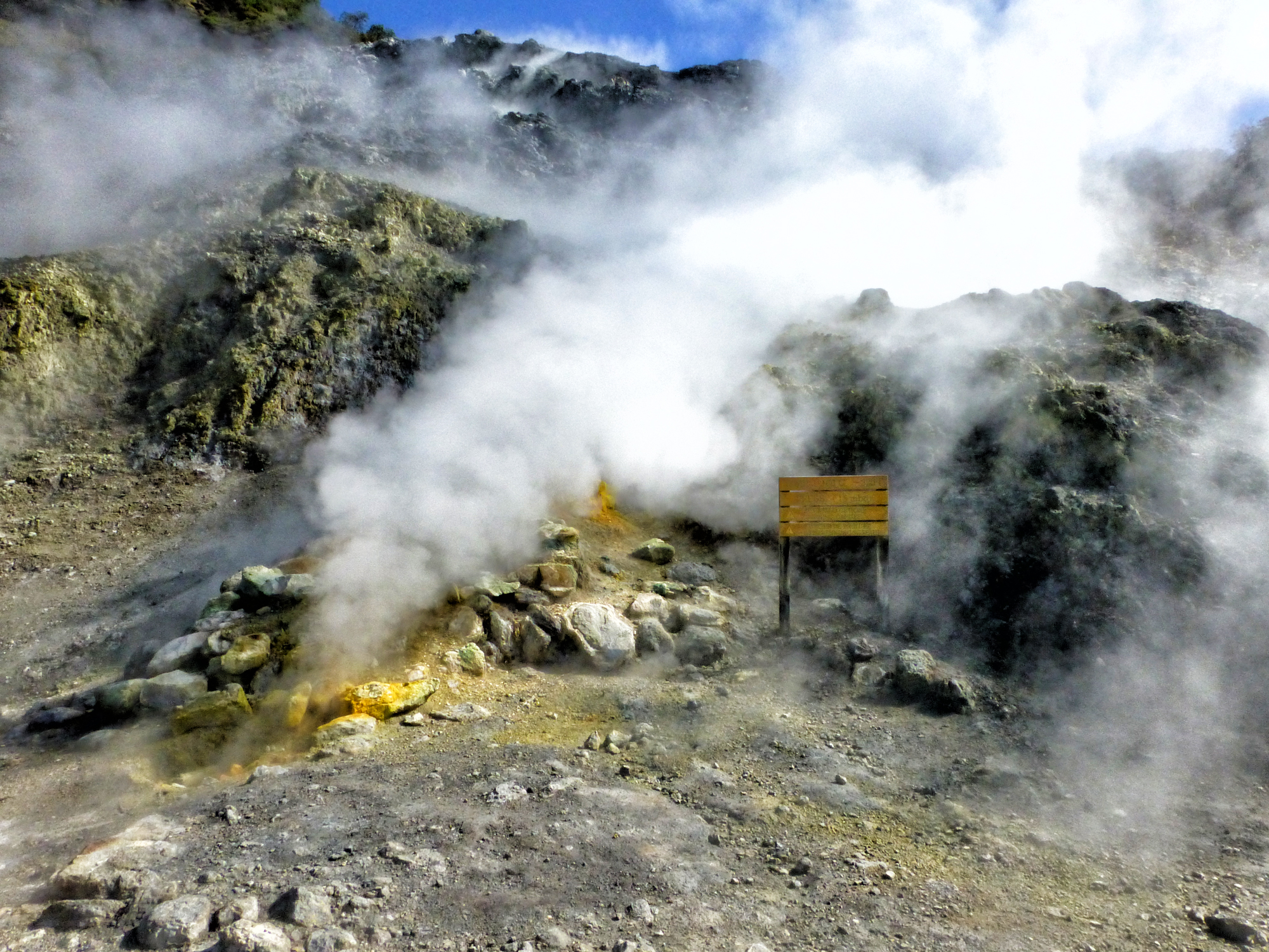 索法塔拉 - Solfatara di Pozzuoli | Secret World Trip Planner