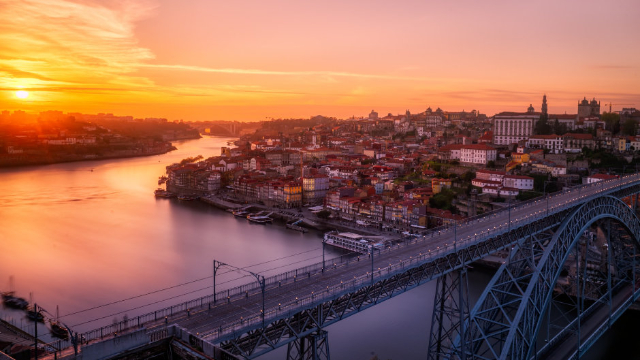 Disfrutar de una excursión a pie BlueDragon en Oporto Portugal - Porto | Secret World Trip Planner