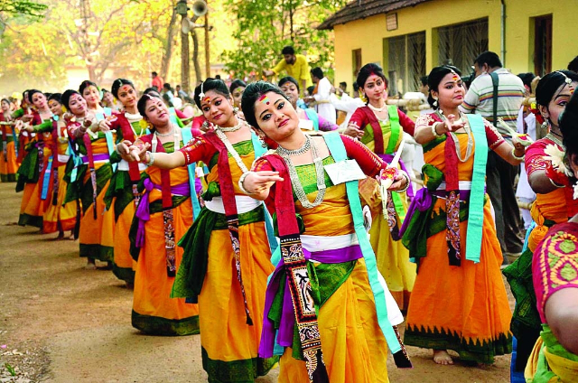 Basanta Utsav, la "fête du printemps — Santiniketan