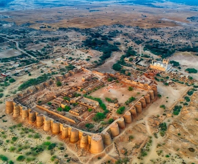 La grandiosità del Forte di Derawar - Derawar | Secret World Trip Planner