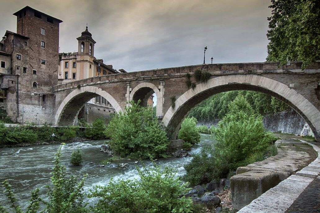 Ponte dei Quattro Capi - Roma | Secret World Trip Planner