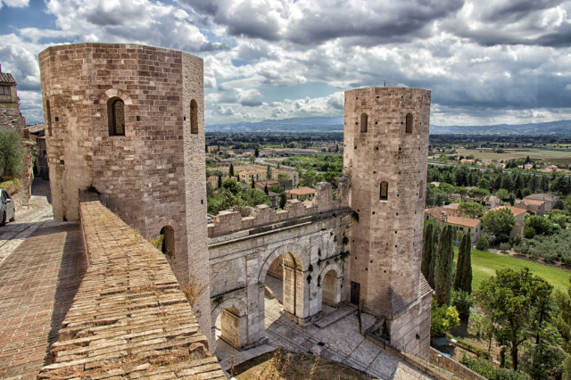 Zonsondergang op Porta Venere - Spello | Secret World Trip Planner