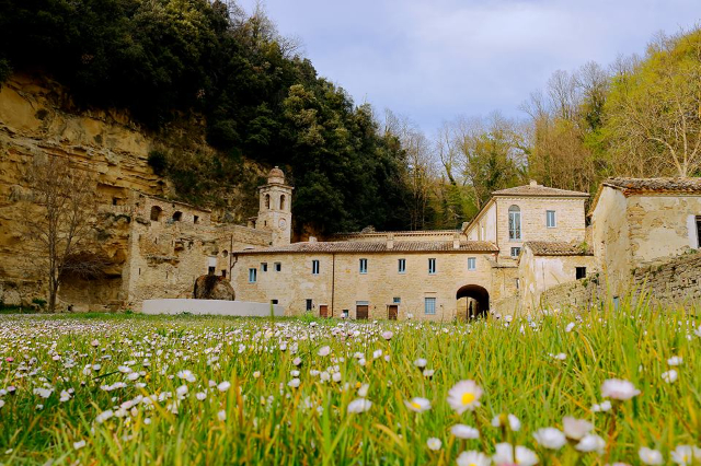 동굴의 암자 - Cupramontana | Secret World Trip Planner