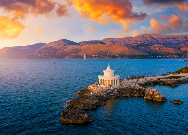 De vuurtoren van Aghii Theodori - Argostoli 281 00 | Secret World Trip Planner