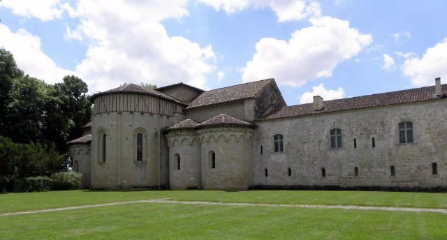 Opactwo Flaran - Valence-sur-Baïse | Secret World Trip Planner