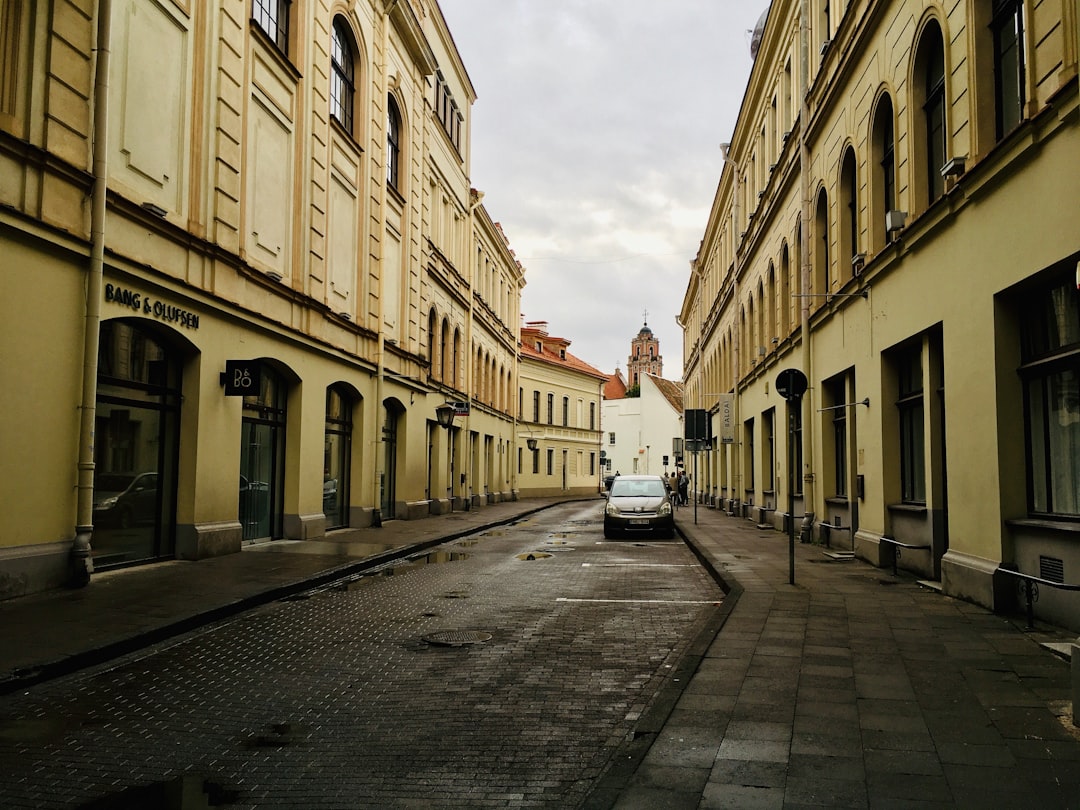La hermosa calle Vokieciu - Vilnius | Secret World Trip Planner