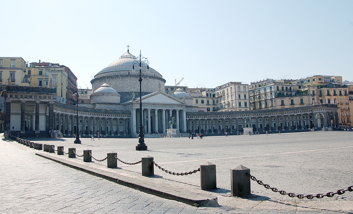 Piazza Plebiscito - Napoli | Secret World Trip Planner