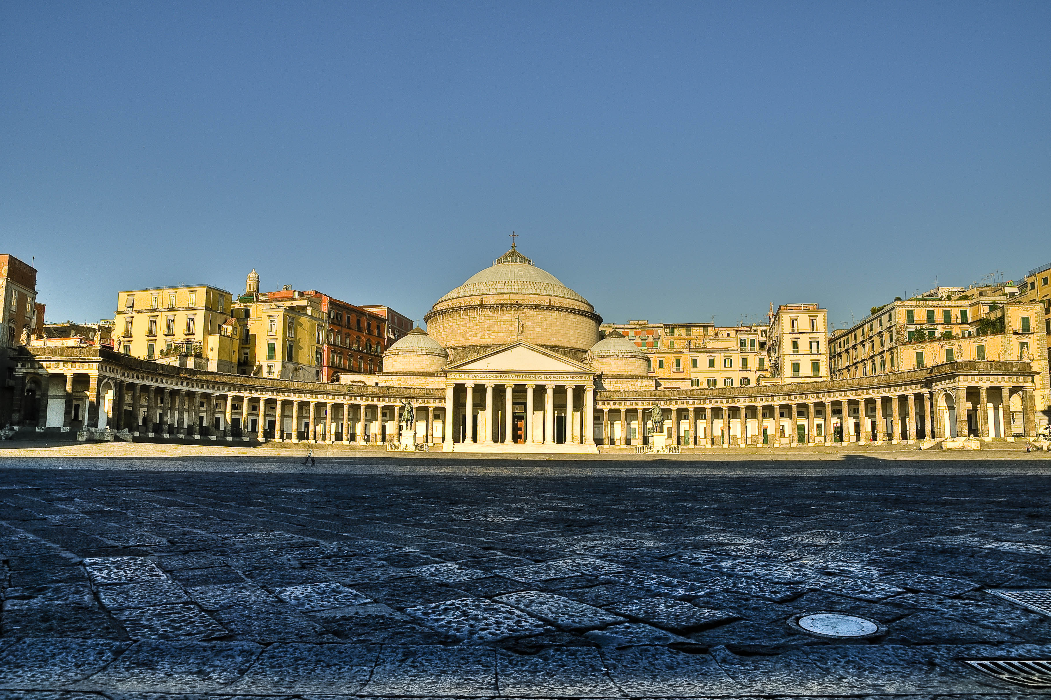Piazza Plebiscito - Napoli | Secret World Trip Planner