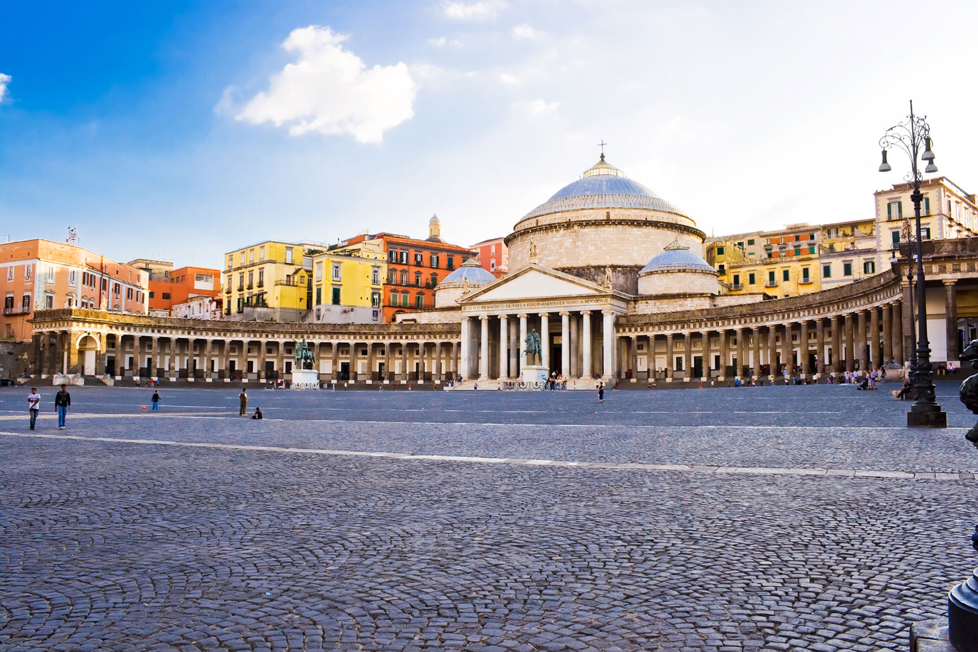 Piazza Plebiscito - Napoli | Secret World Trip Planner