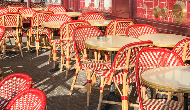 As cadeiras da Maison Gatti - Villemer | Secret World Trip Planner