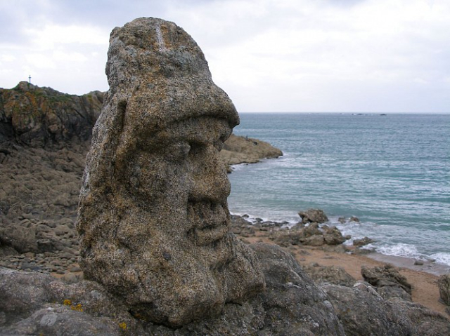 De rotssculpturen van Abbe Foure - Saint-Malo | Secret World Trip Planner