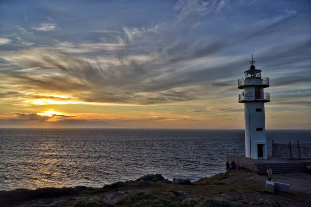 La última puesta de sol en Europa - Cabo Touriñán | Secret World Trip Planner
