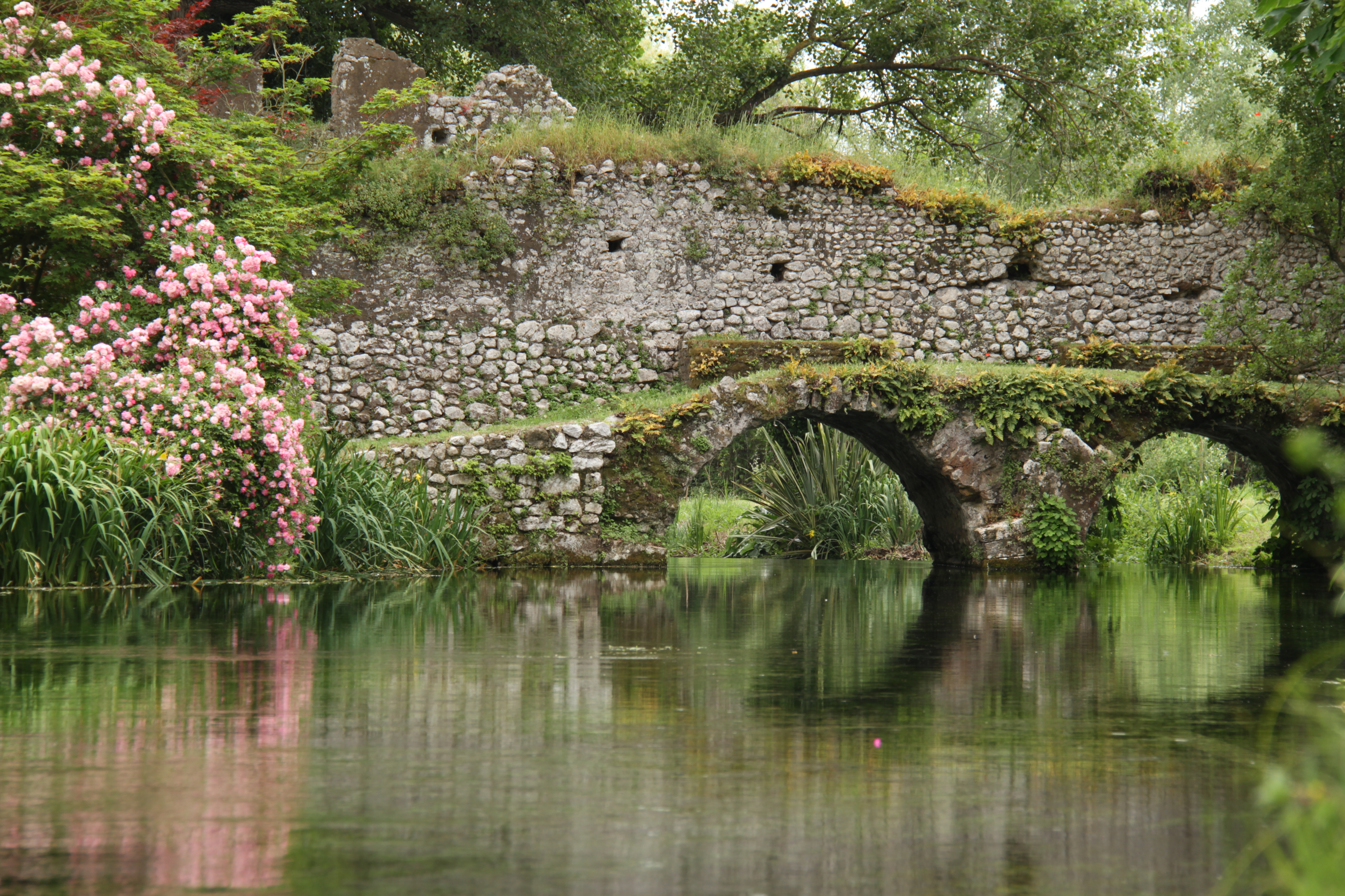 尼法花园 - Doganella di Ninfa | Secret World Trip Planner