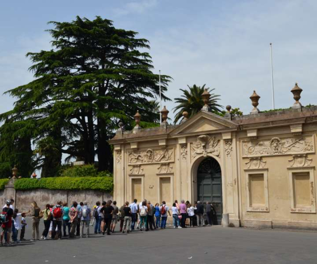 Petrus door het sleutelgat - Roma | Secret World Trip Planner