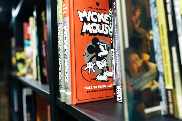 Biblioteca de cómics de Atenas - Athina | Secret World Trip Planner