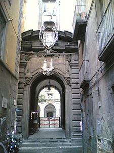 Casa del salvatore - cortile delle statue - Napoli | Secret World Trip Planner