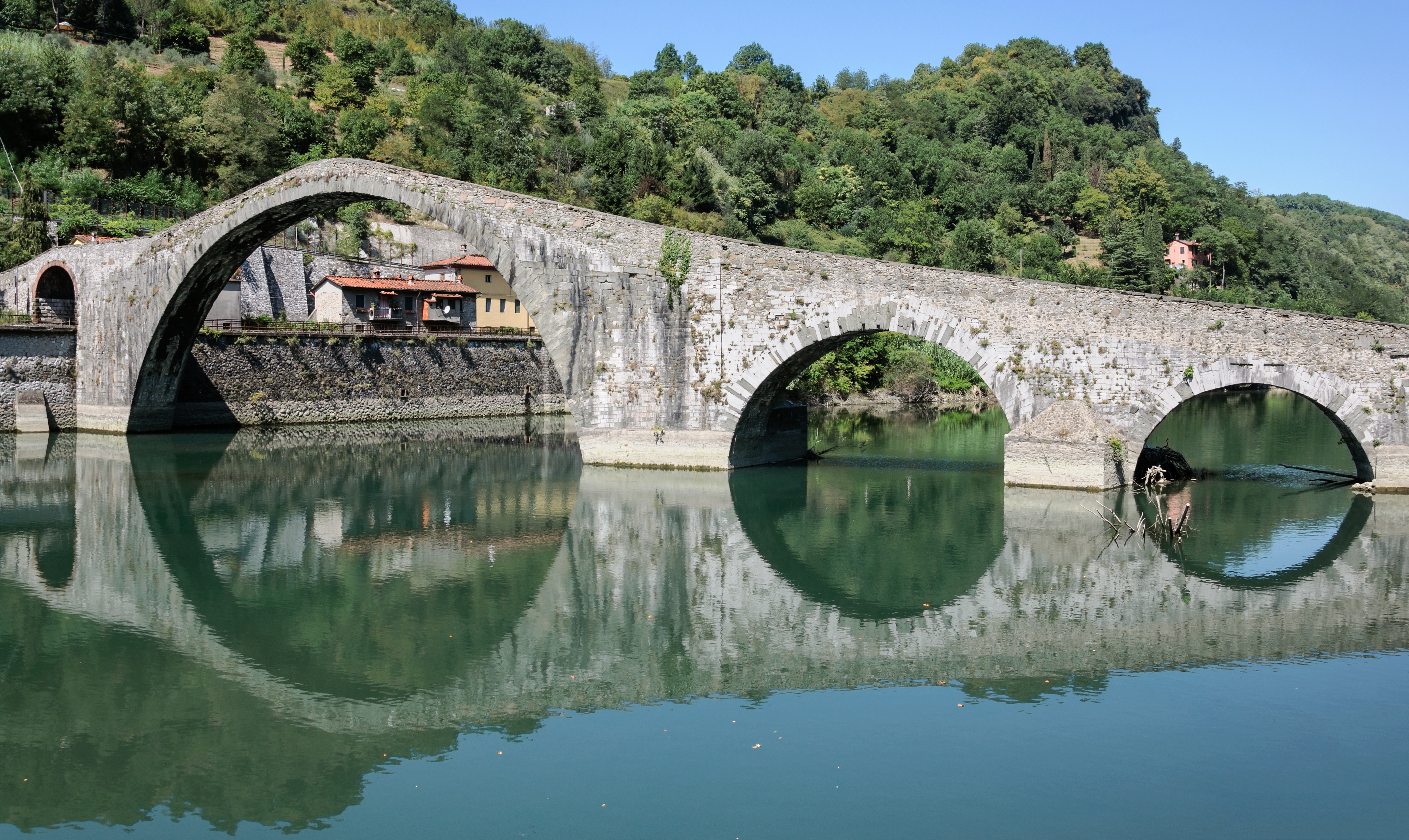 Ponte “del Diavolo” o “della Maddalena”, - Borgo a Mozzano | Secret World Trip Planner