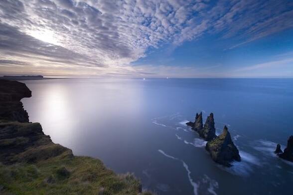 Reynisdrangar a Reynisfjara Beach — Reynisdrangar