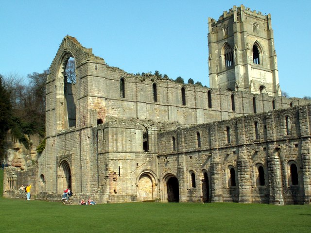 Fountains Abbey: um dos mosteiros cistercienses em ruínas mais bem preservados - Abbazia di Fountains | Secret World Trip Planner
