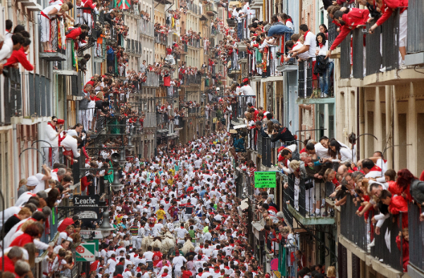 潘普洛纳(Pamplona)是奔牛节(Running of Bulls)的举办地; — Pamplona