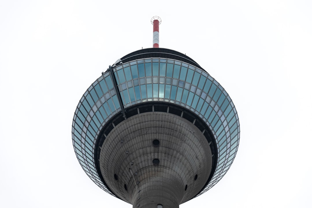Torre del Reno (Rheinturm) - Düsseldorf | Secret World Trip Planner