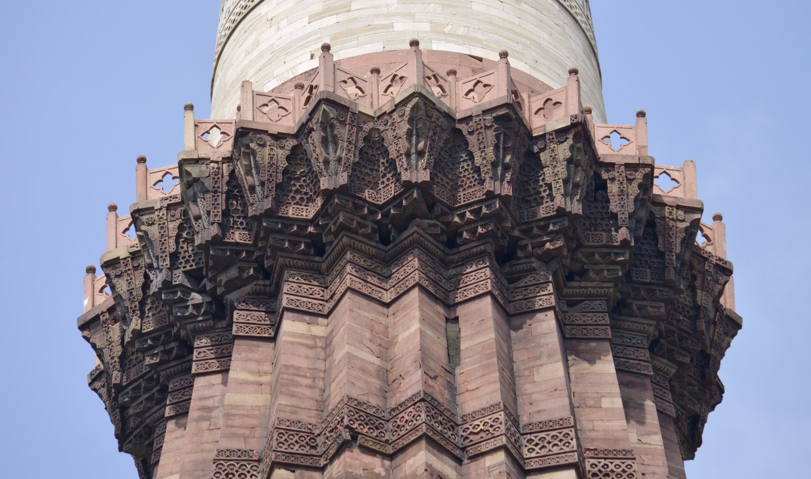 Qutub Minar-najwyższy Minaret Delhi - New Delhi | Secret World Trip Planner