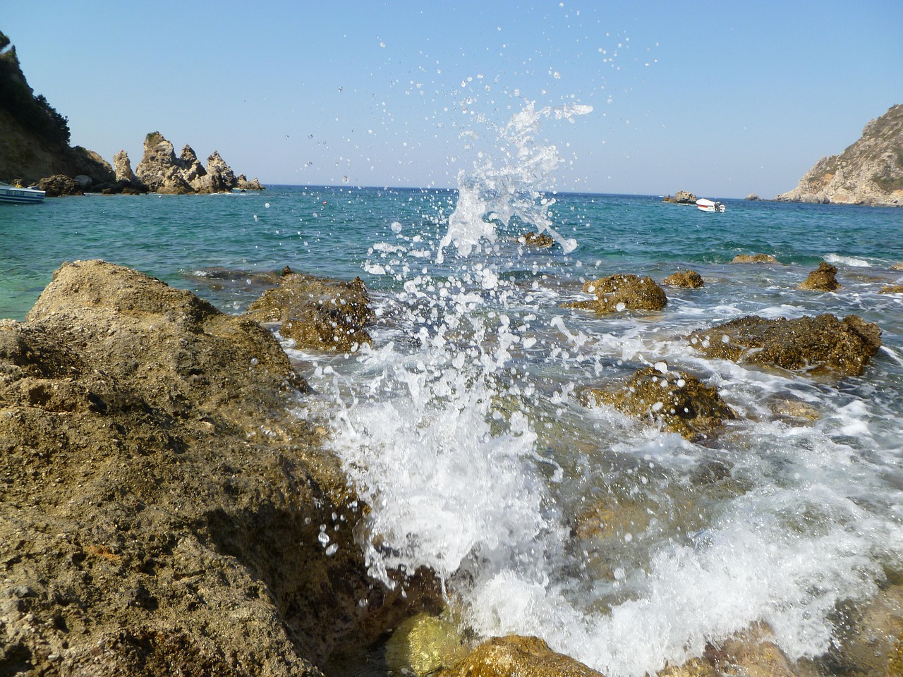 Playa de Loggas y un panorama impresionante - Corfu | Secret World Trip Planner