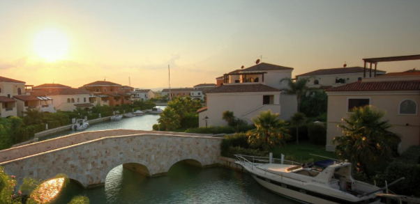 Hermosa puesta de sol en los canales de Marinagri - Viale S. Giusto | Secret World Trip Planner
