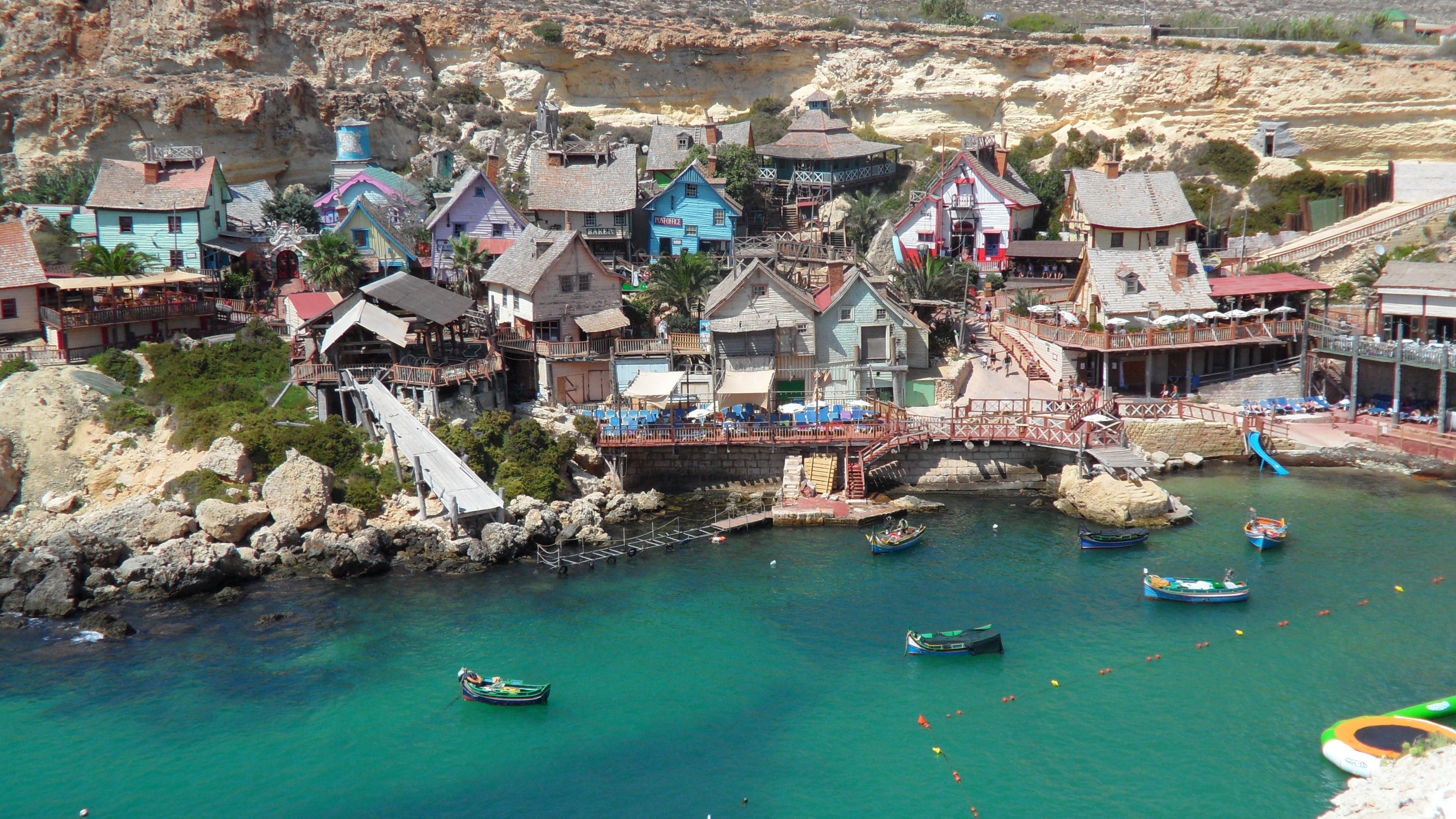 Wioska Popeye na Malcie - Anchor Bay | Secret World Trip Planner