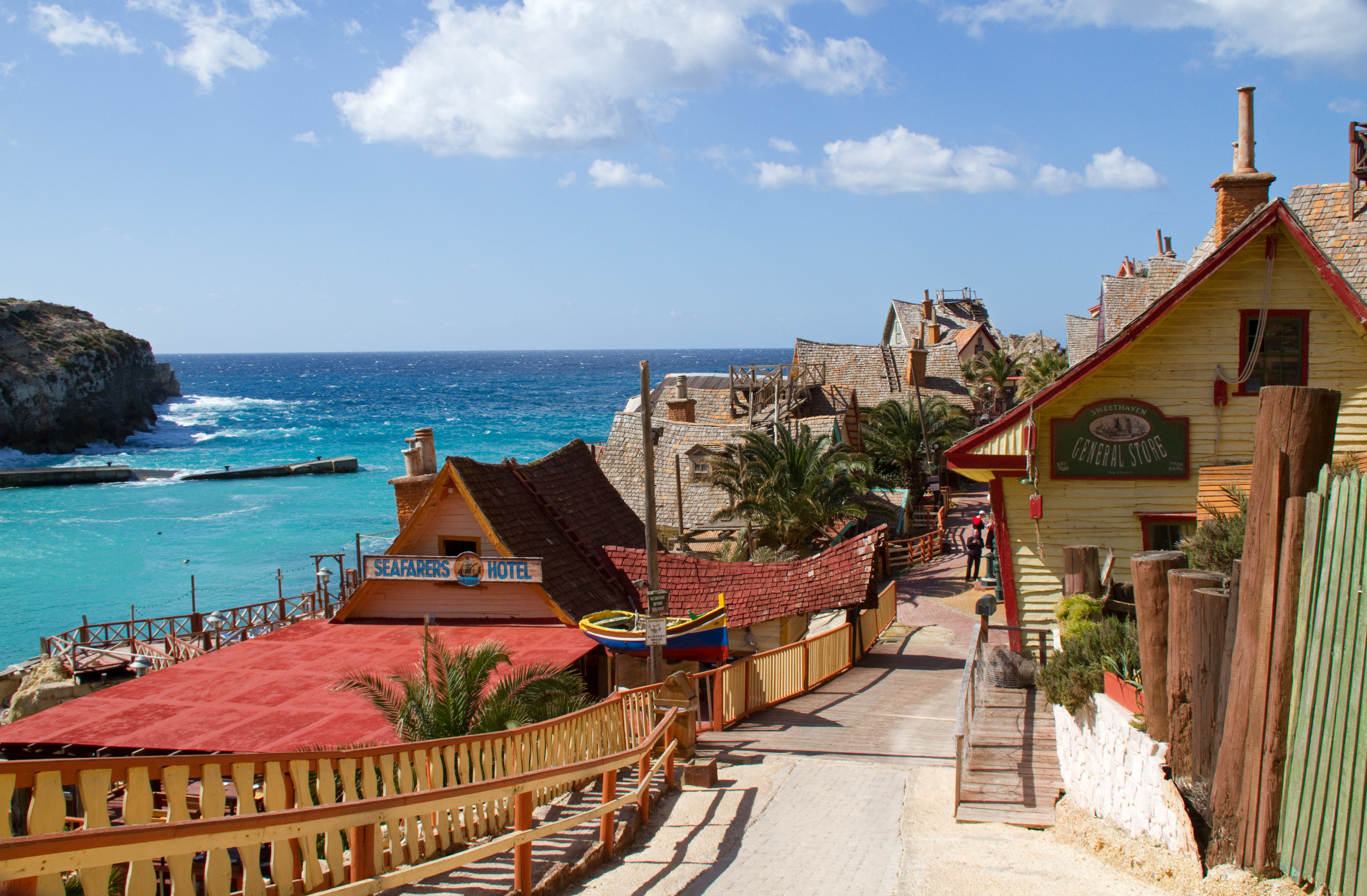 Wioska Popeye na Malcie - Anchor Bay | Secret World Trip Planner