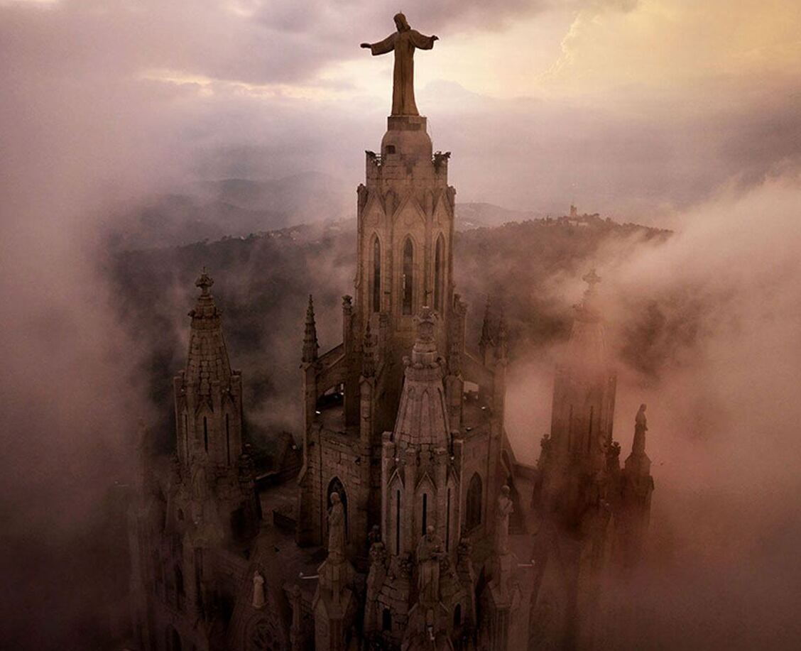 Barcellona i spektakularna Katedra Tibidabo del Sagrat Cor-sekretny świat — Barcellona