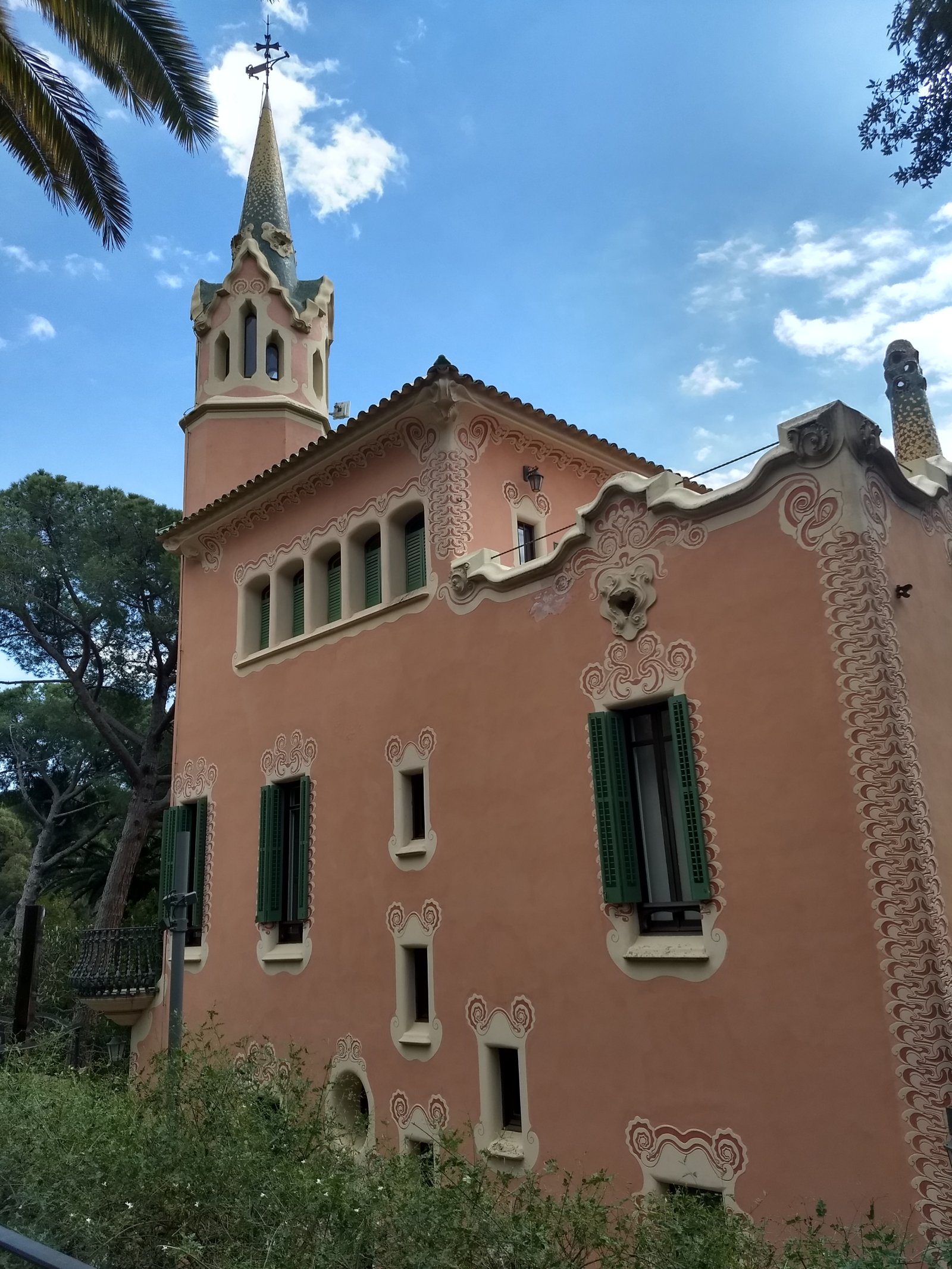 Park Güell w Barcelonie - Barcelona | Secret World Trip Planner