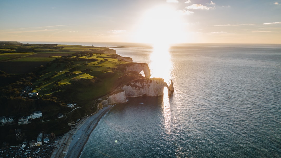 Os penhascos de Etretat  - Étretat | Secret World Trip Planner