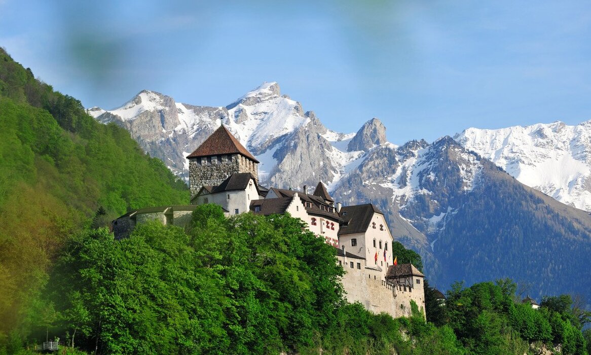 Schloss in Vaduz - Vaduz | Secret World Trip Planner