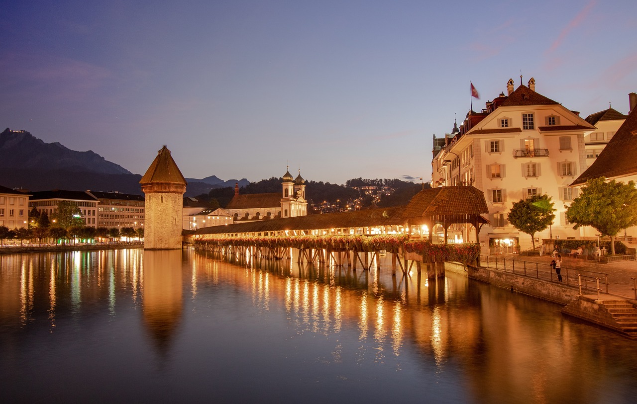 Jezioro Lucerna jest czwartym co do wielkości w Szwajcarii - Lago dei Quattro Cantoni | Secret World Trip Planner