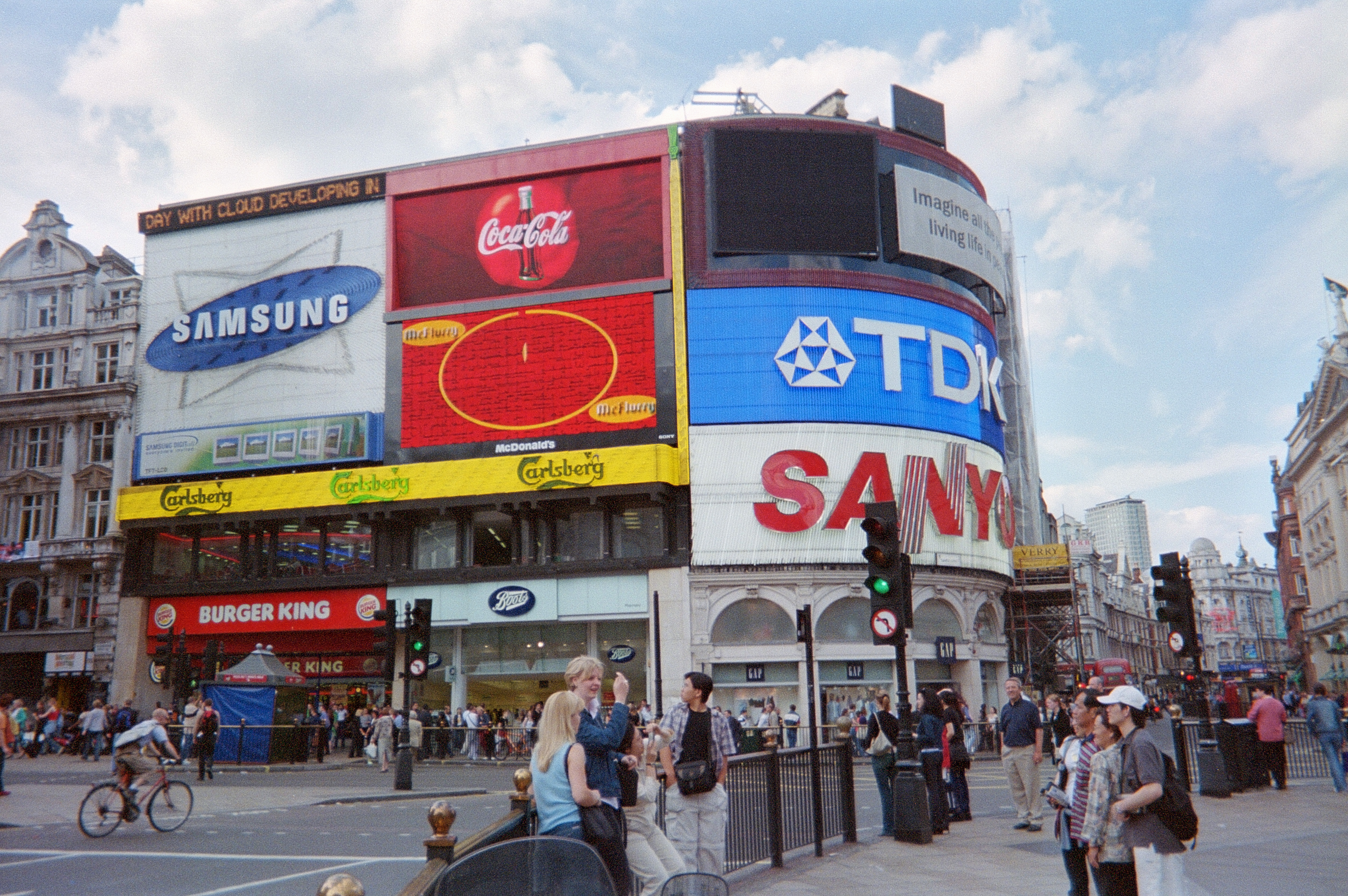Piccadilly Circus - Londra | Secret World Trip Planner