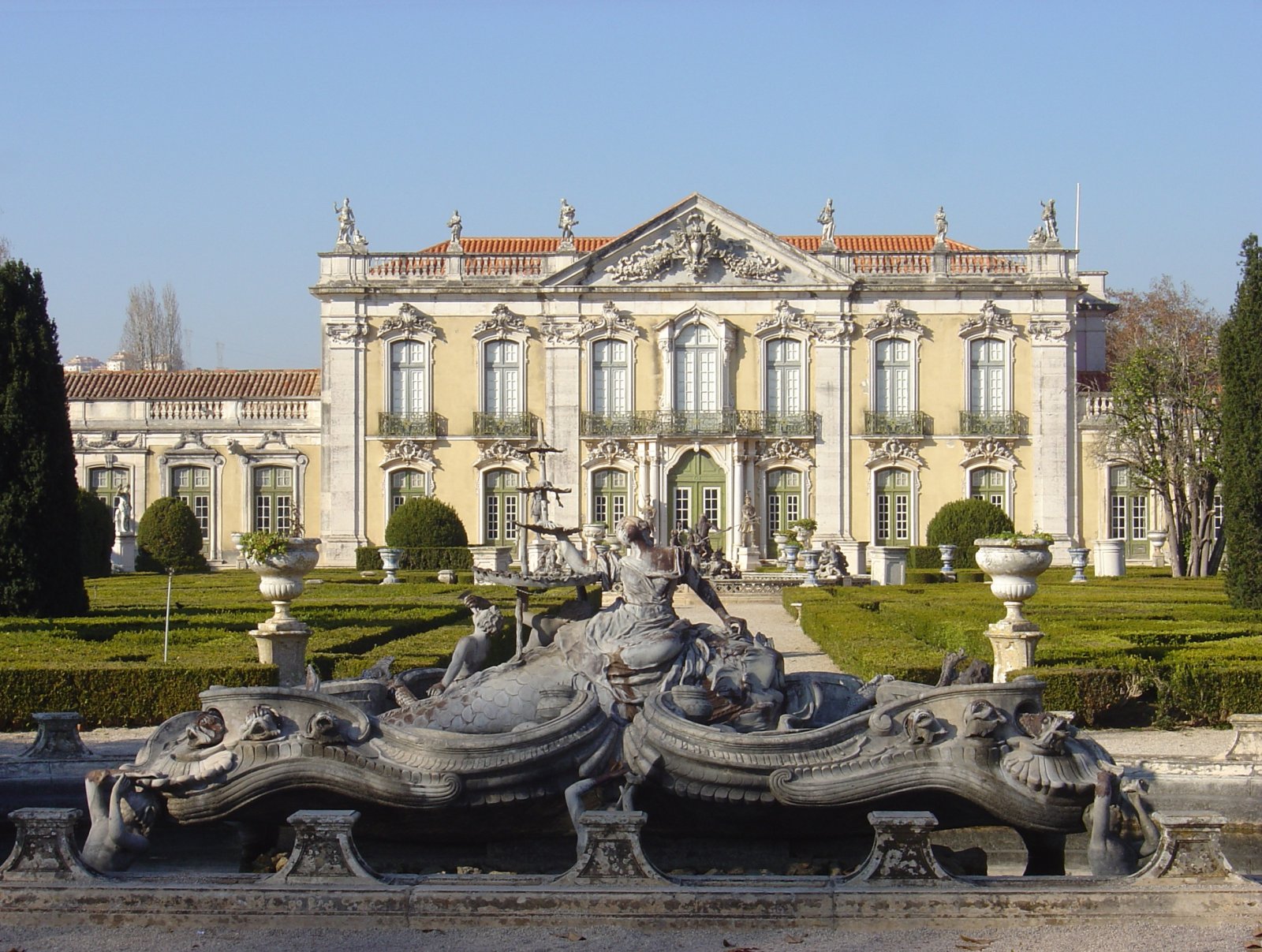Pałac Narodowy Queluz i jego historyczne ogrody - Queluz | Secret World Trip Planner