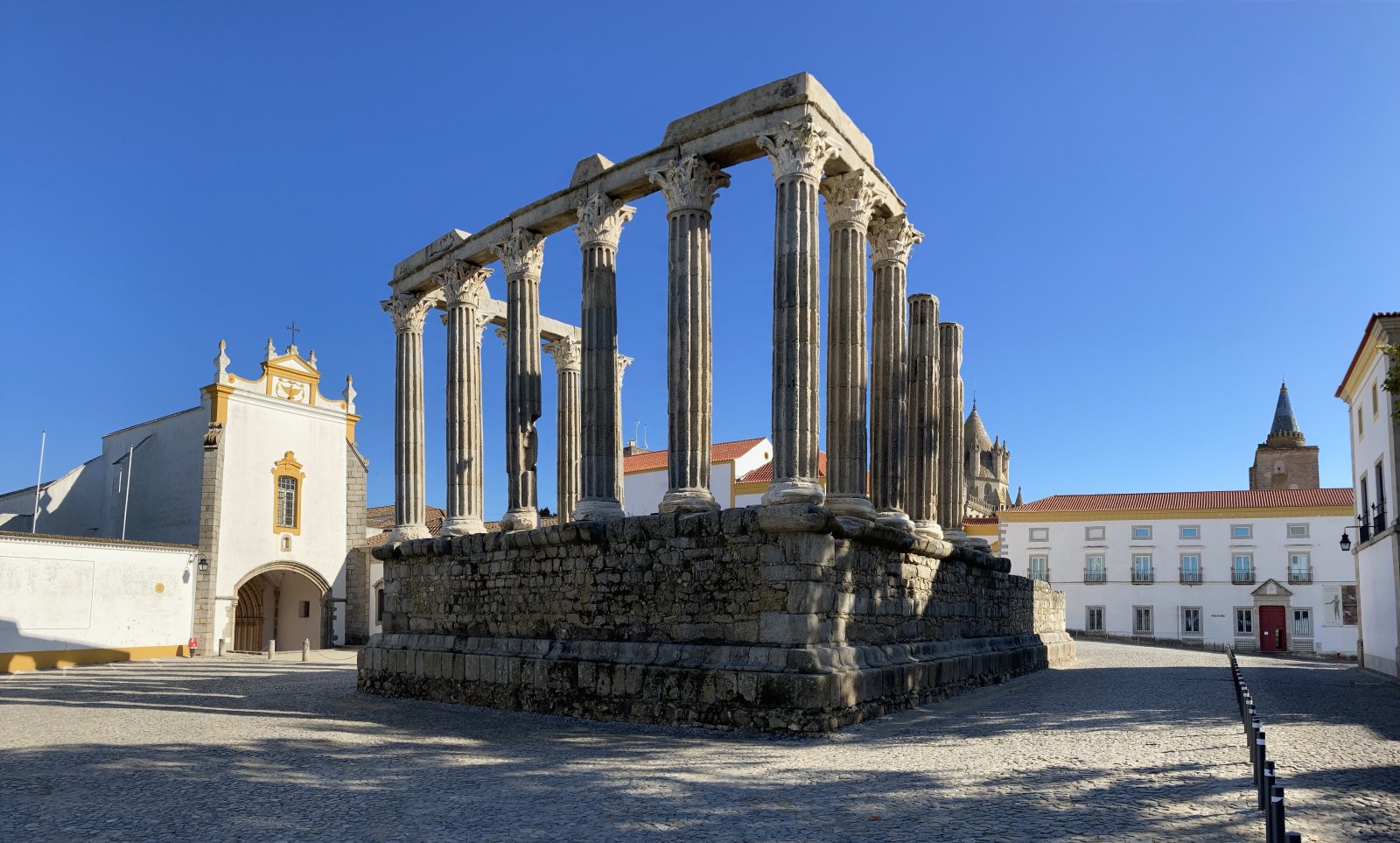 Le temple romain d'Évora - Évora | Secret World Trip Planner