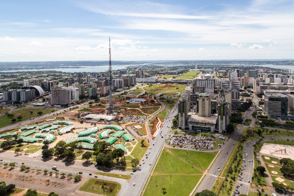 브라질리아는 비행기 모양으로 디자인되었습니다. — Brasilia