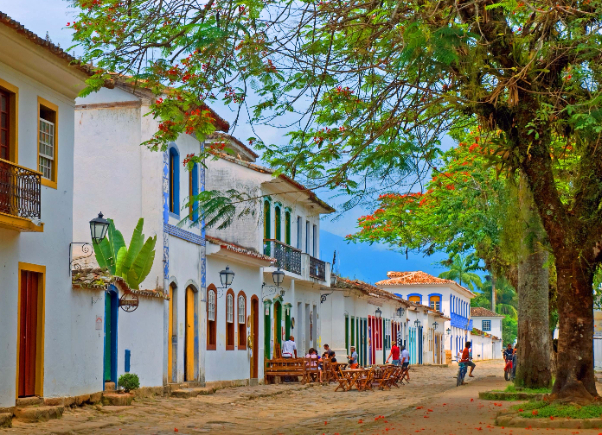 帕拉蒂是一个热带森林、瀑布的天堂。 — Paraty